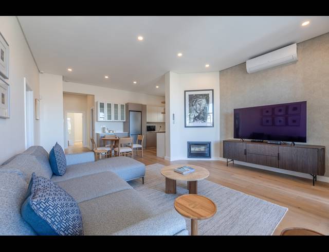 2 BEDROOM APARTMENT TO LET IN SEA POINT